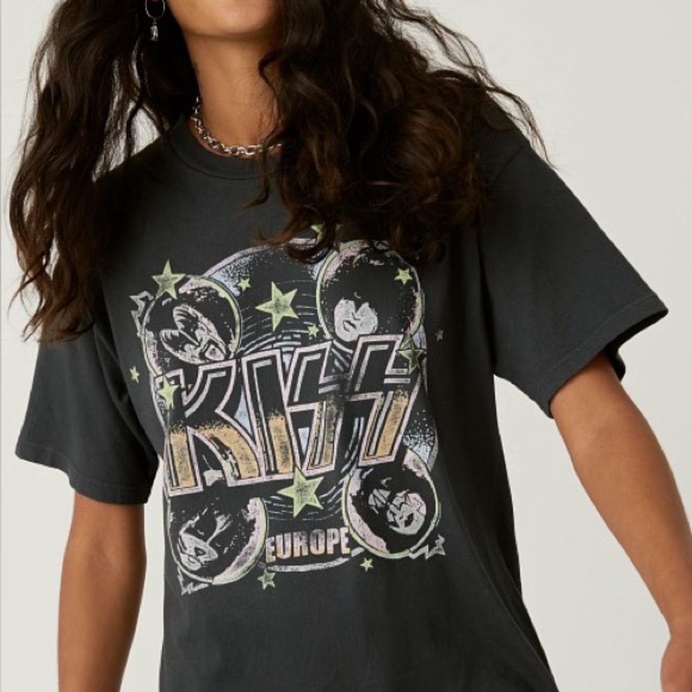 Daydreamer Kiss Sonic Boom Weekend Tee Vintage Black